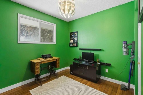 2708 Doverbrook Road Se, Calgary, AB - Indoor