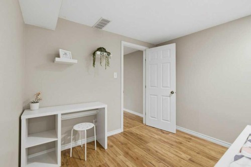 2708 Doverbrook Road Se, Calgary, AB - Indoor