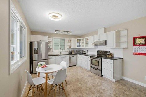 2708 Doverbrook Road Se, Calgary, AB - Indoor Photo Showing Other Room