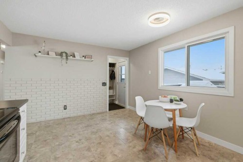 2708 Doverbrook Road Se, Calgary, AB - Indoor Photo Showing Dining Room