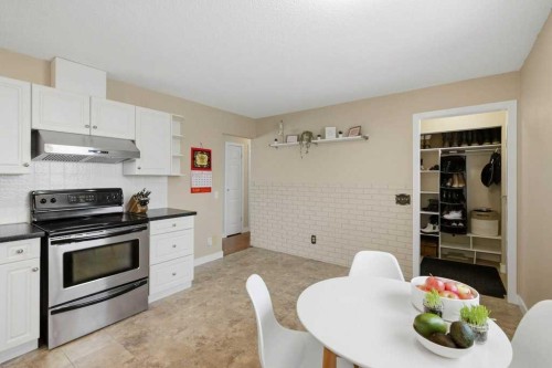 2708 Doverbrook Road Se, Calgary, AB - Indoor