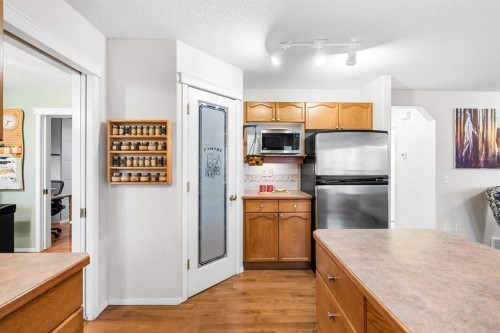 62 Canoe Circle Sw, Airdrie, AB - Indoor Photo Showing Kitchen