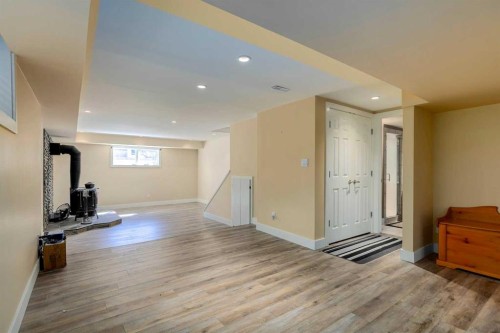 3140 46 Street Sw, Calgary, AB - Indoor