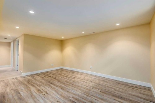 3140 46 Street Sw, Calgary, AB - Indoor Photo Showing Other Room