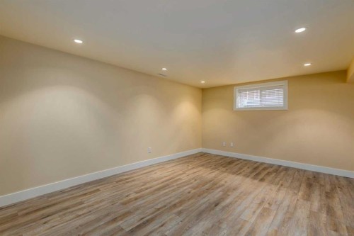 3140 46 Street Sw, Calgary, AB - Indoor Photo Showing Other Room