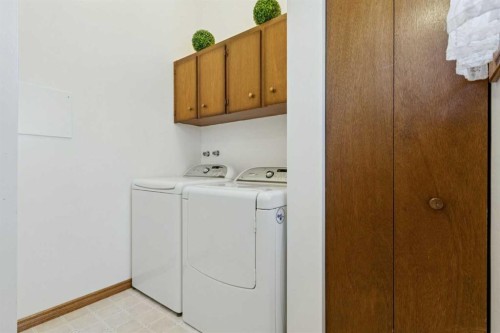 3221 Cedarille Drive Sw, Calgary, AB - Indoor Photo Showing Laundry Room