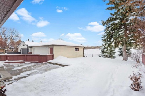 3221 Cedarille Drive Sw, Calgary, AB - Outdoor
