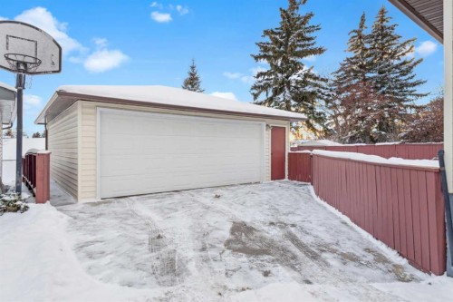 3221 Cedarille Drive Sw, Calgary, AB - Outdoor