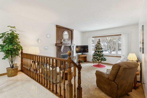 3221 Cedarille Drive Sw, Calgary, AB - Indoor