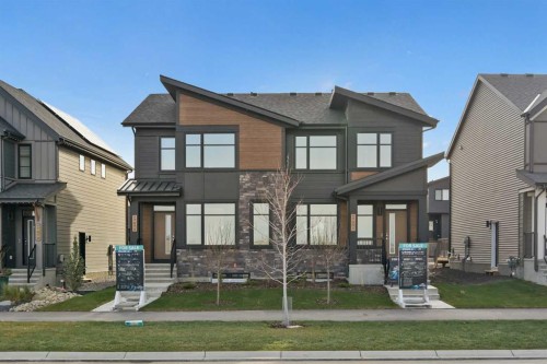7071 Rangeview Avenue Se, Calgary, AB - Outdoor With Facade