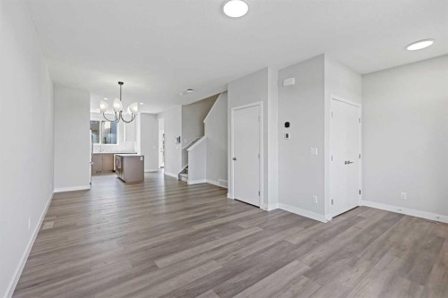 7071 Rangeview Avenue Se, Calgary, AB - Indoor Photo Showing Other Room