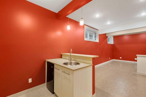 18 Aspen Hills Manor Sw, Calgary, AB - Indoor Photo Showing Other Room