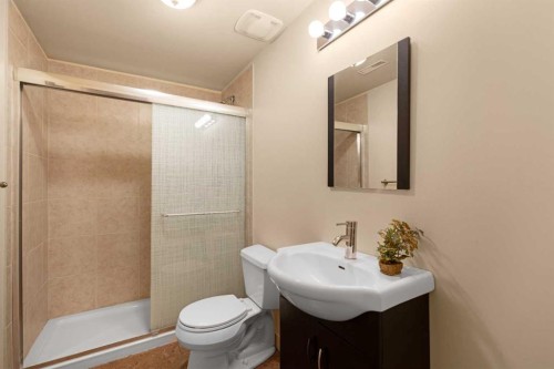 18 Aspen Hills Manor Sw, Calgary, AB - Indoor Photo Showing Bathroom