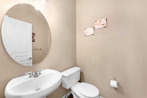 18 Aspen Hills Manor Sw, Calgary, AB - Indoor Photo Showing Bathroom