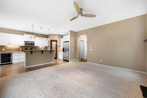 18 Aspen Hills Manor Sw, Calgary, AB - Indoor Photo Showing Kitchen