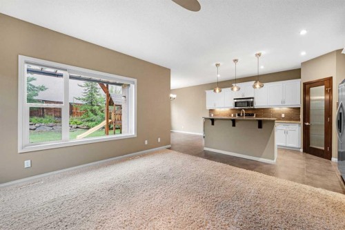 18 Aspen Hills Manor Sw, Calgary, AB - Indoor Photo Showing Kitchen