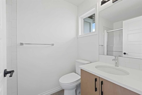 902 Wolf Willow Boulevard Se, Calgary, AB - Indoor Photo Showing Bathroom