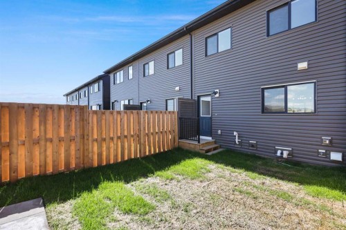 902 Wolf Willow Boulevard Se, Calgary, AB - Outdoor With Exterior