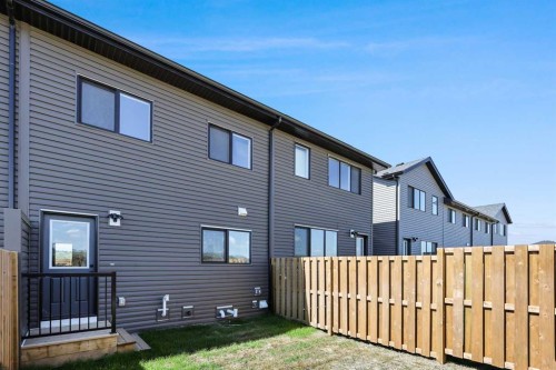 902 Wolf Willow Boulevard Se, Calgary, AB - Outdoor With Exterior