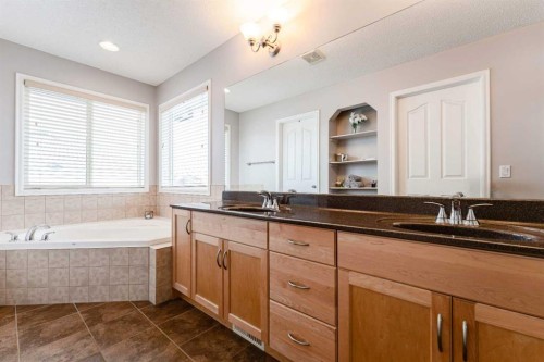 461 Boulder Creek Way Se, Langdon, AB - Indoor Photo Showing Bathroom