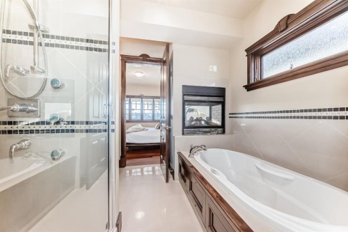 1840 Westmount Boulevard Nw, Calgary, AB - Indoor Photo Showing Bathroom