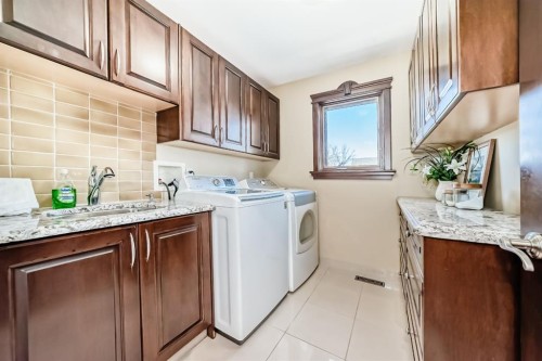 1840 Westmount Boulevard Nw, Calgary, AB - Indoor Photo Showing Laundry Room