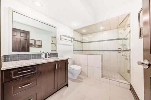 1840 Westmount Boulevard Nw, Calgary, AB - Indoor Photo Showing Bathroom