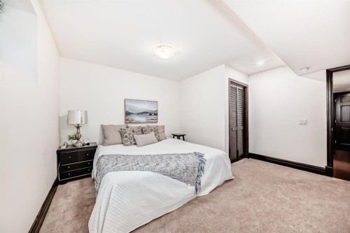1840 Westmount Boulevard Nw, Calgary, AB - Indoor Photo Showing Bedroom