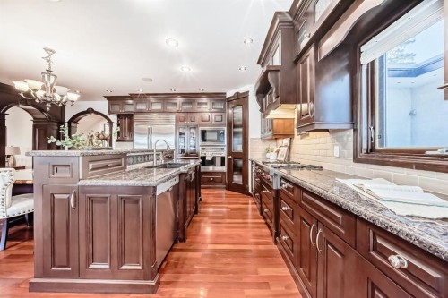 1840 Westmount Boulevard Nw, Calgary, AB - Indoor Photo Showing Kitchen With Upgraded Kitchen