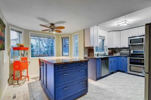 28 Hawktree Circle Nw, Calgary, AB - Indoor Photo Showing Kitchen