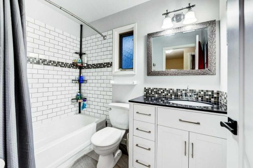 28 Hawktree Circle Nw, Calgary, AB - Indoor Photo Showing Bathroom