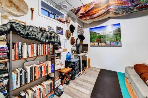 28 Hawktree Circle Nw, Calgary, AB - Indoor