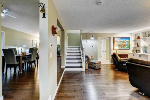 28 Hawktree Circle Nw, Calgary, AB - Indoor Photo Showing Living Room