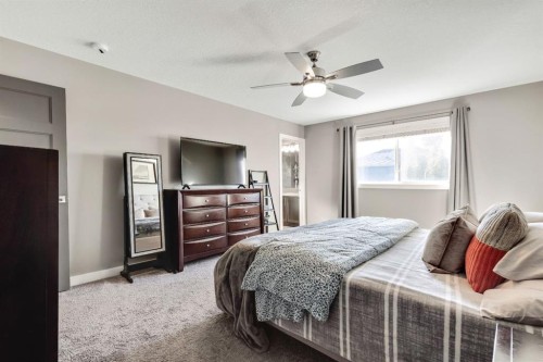 129 Wildrose Green, Strathmore, AB - Indoor Photo Showing Bedroom