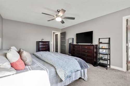 129 Wildrose Green, Strathmore, AB - Indoor Photo Showing Bedroom