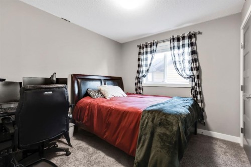 129 Wildrose Green, Strathmore, AB - Indoor Photo Showing Bedroom