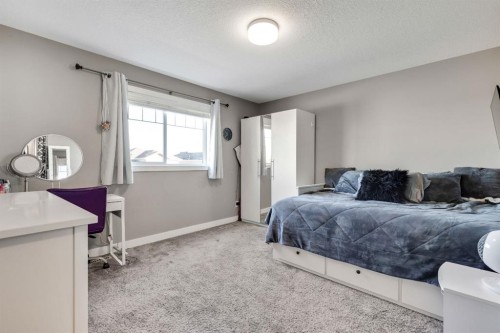 129 Wildrose Green, Strathmore, AB - Indoor Photo Showing Bedroom