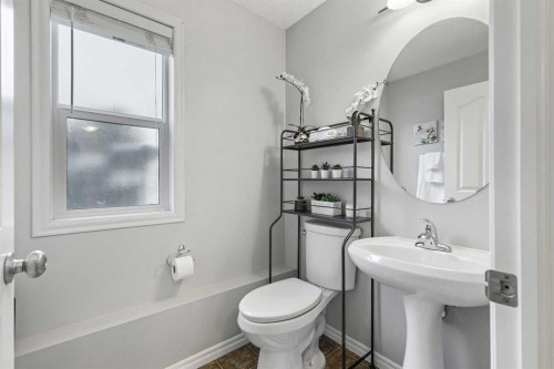 25 Mckinnon Street Nw, Langdon, AB - Indoor Photo Showing Bathroom