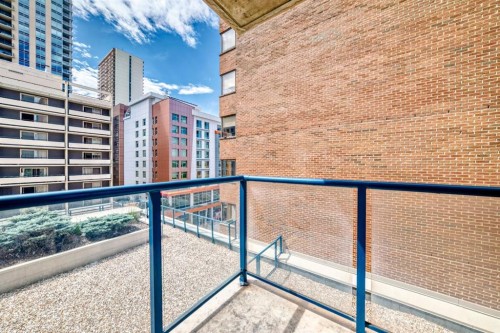 701-920 5 Avenue Sw, Calgary, AB - Outdoor