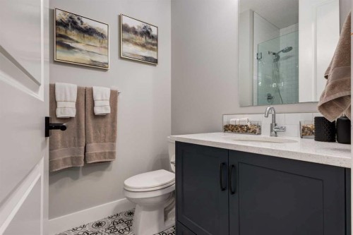 18 South Shore Bay, Chestermere, AB - Indoor Photo Showing Bathroom