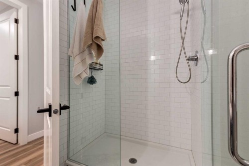 18 South Shore Bay, Chestermere, AB - Indoor Photo Showing Bathroom