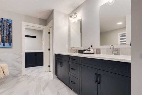 18 South Shore Bay, Chestermere, AB - Indoor Photo Showing Bathroom