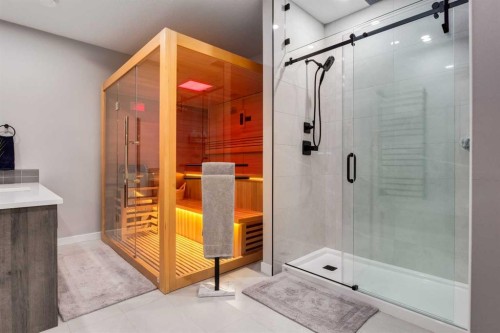 18 South Shore Bay, Chestermere, AB - Indoor Photo Showing Bathroom