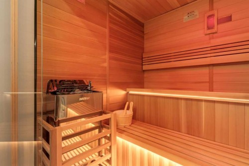 18 South Shore Bay, Chestermere, AB - Indoor Photo Showing Other Room