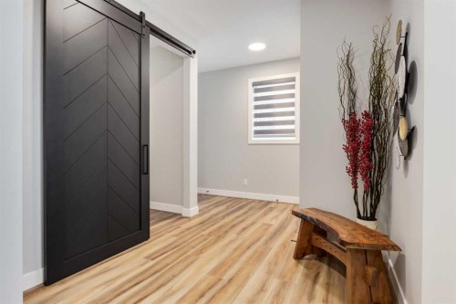 18 South Shore Bay, Chestermere, AB - Indoor Photo Showing Other Room