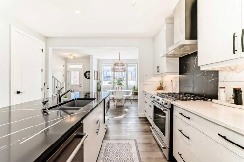 404 Yorkville Avenue Sw, Calgary, AB - Indoor Photo Showing Kitchen With Double Sink With Upgraded Kitchen