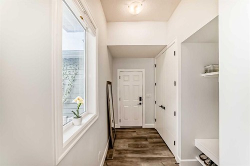 404 Yorkville Avenue Sw, Calgary, AB - Indoor Photo Showing Other Room