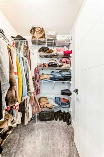 404 Yorkville Avenue Sw, Calgary, AB - Indoor With Storage