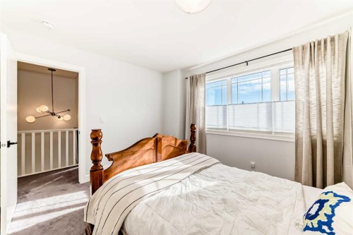 404 Yorkville Avenue Sw, Calgary, AB - Indoor Photo Showing Bedroom
