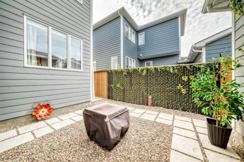 404 Yorkville Avenue Sw, Calgary, AB - Outdoor With Exterior